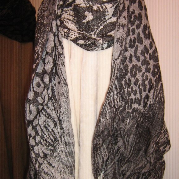 Ladies Scarves Set of 3 $5.00 AS AN ADD ON - Picture 5 of 6